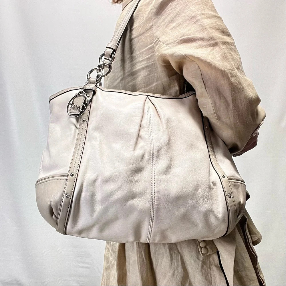 COACH Alexandra Cream and taupe leather hobo bag. - Picture 2 of 12